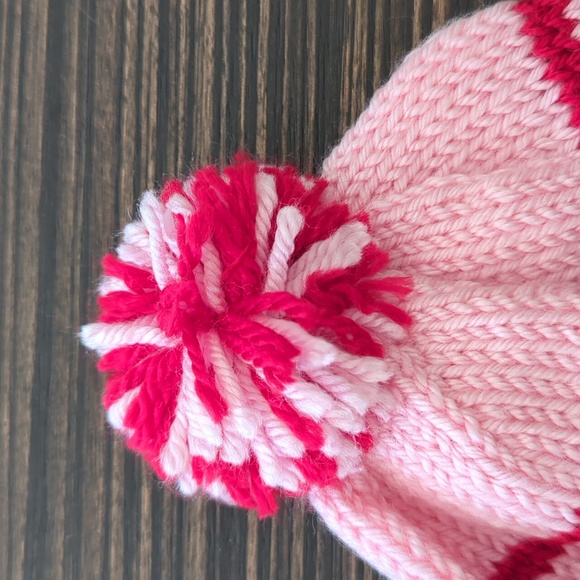 Baby knitted pink with red hearts hat - perfect for photoshoots - Picture 2 of 5